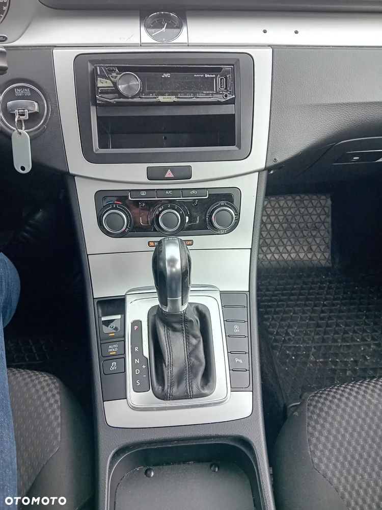 Volkswagen Passat 2.0 TDI Trendline DSG - 13