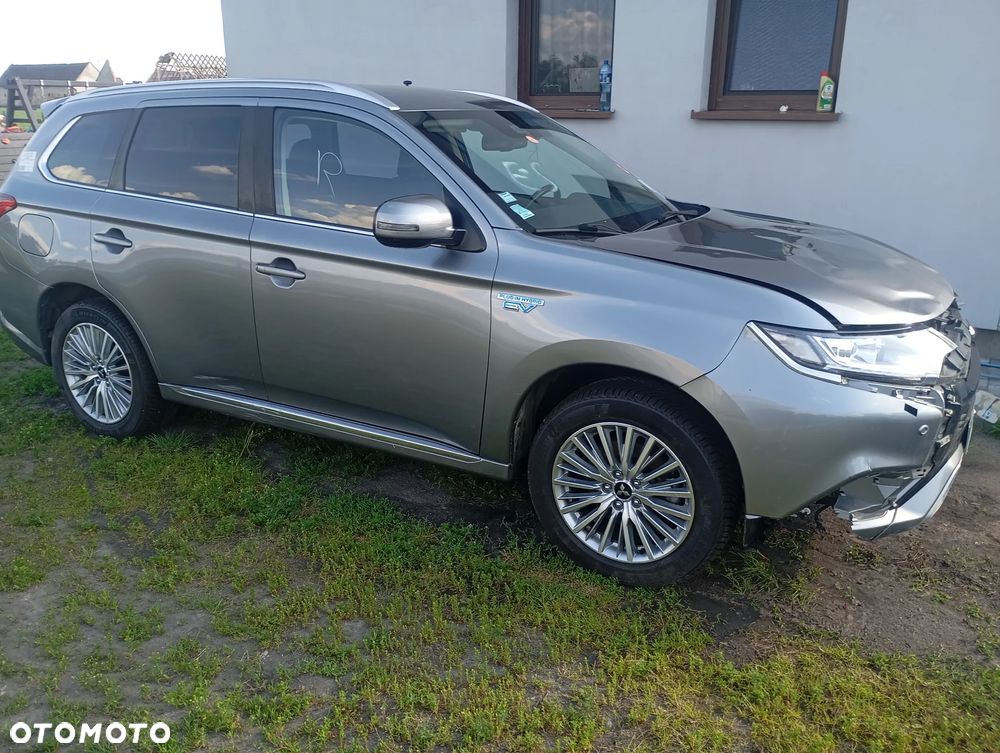 Mitsubishi Outlander - 3