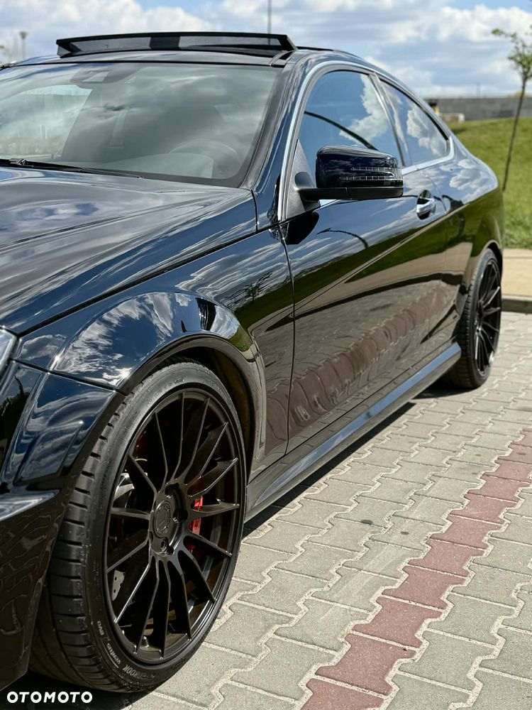 Mercedes-Benz Klasa C 63 AMG AMG SPEEDSHIFT MCT AMG Performance Package - 7