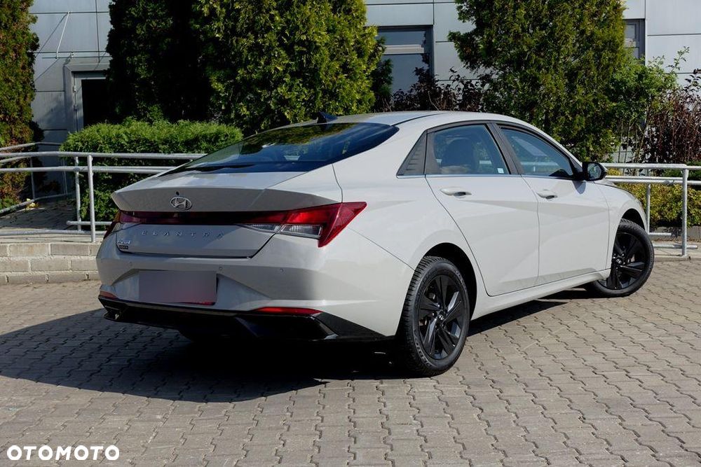 Hyundai Elantra 1.6 Smart CVT - 4