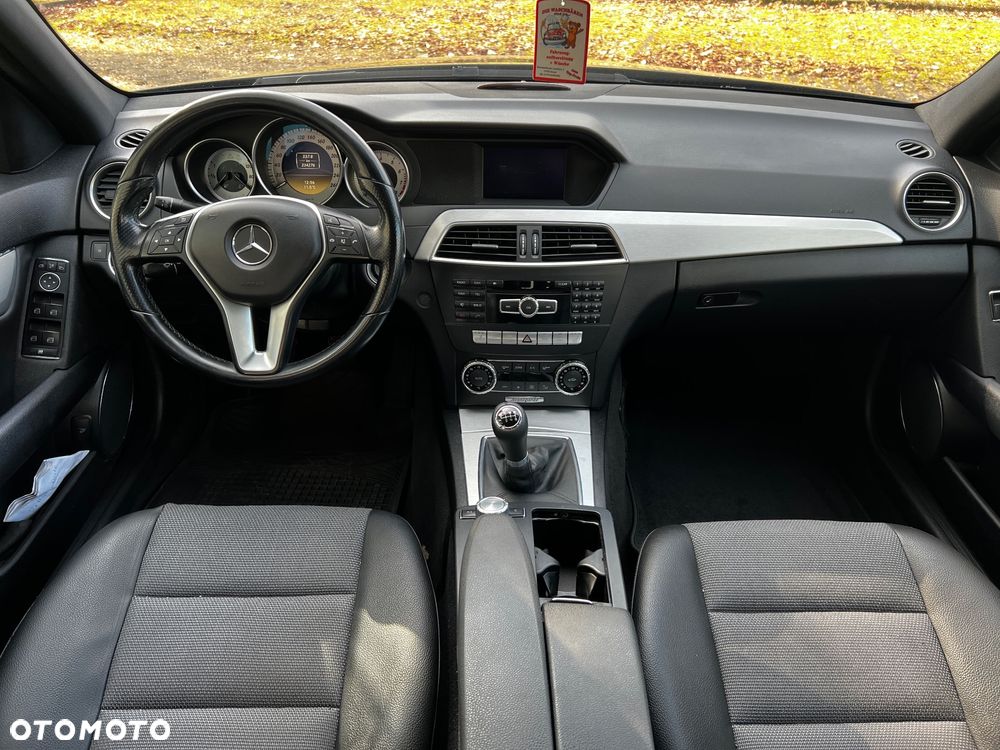 Mercedes-Benz Klasa C 180 CGI BlueEFFICIENCY Avantgarde - 15
