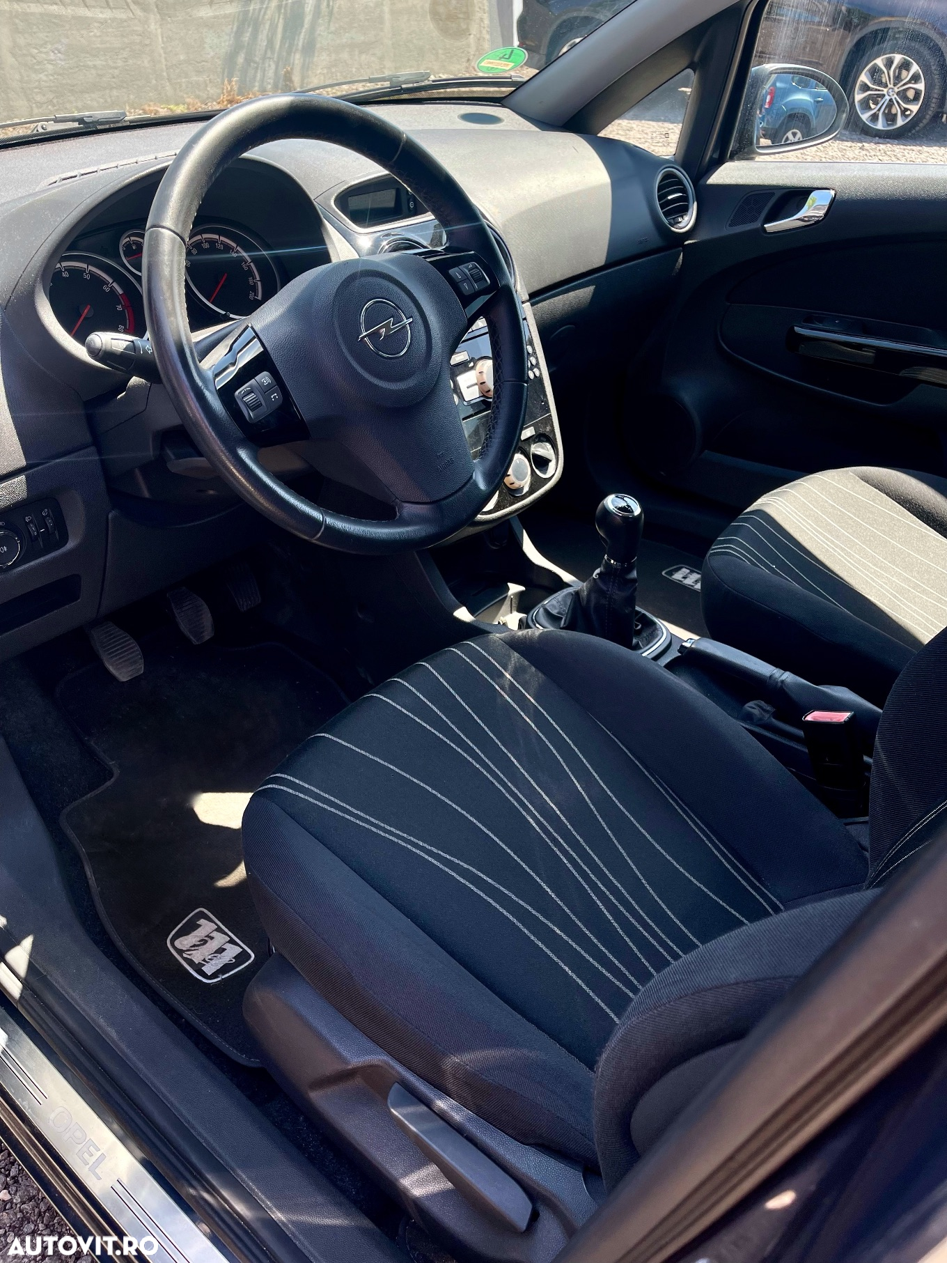 Opel Corsa 1.4 16V 150 Jahre - 8