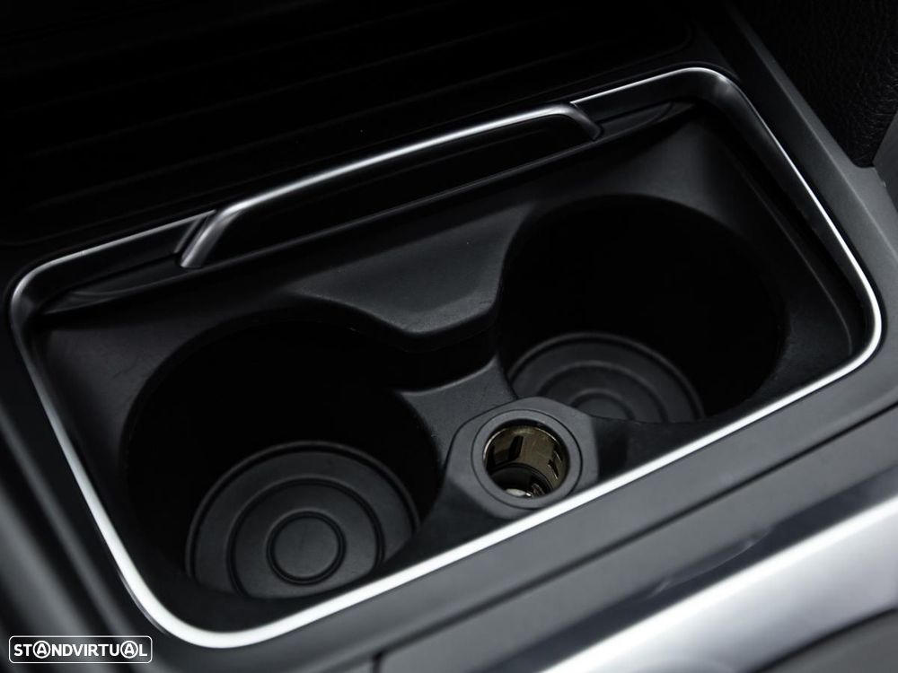 BMW 330 e iPerformance — fotografia 18