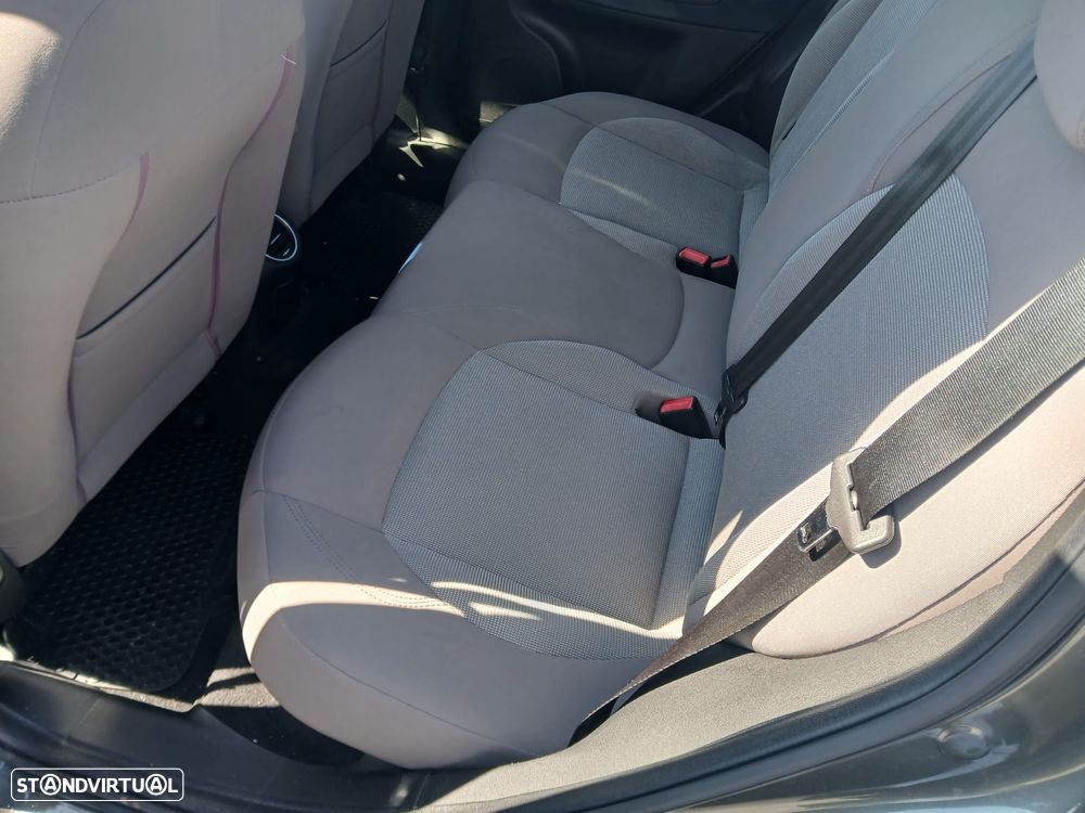 Alfa Romeo Giulietta 1.6 JTDM 16V - 12