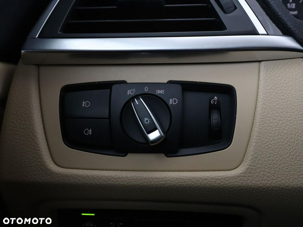 BMW Seria 3 320d Luxury Line - 34