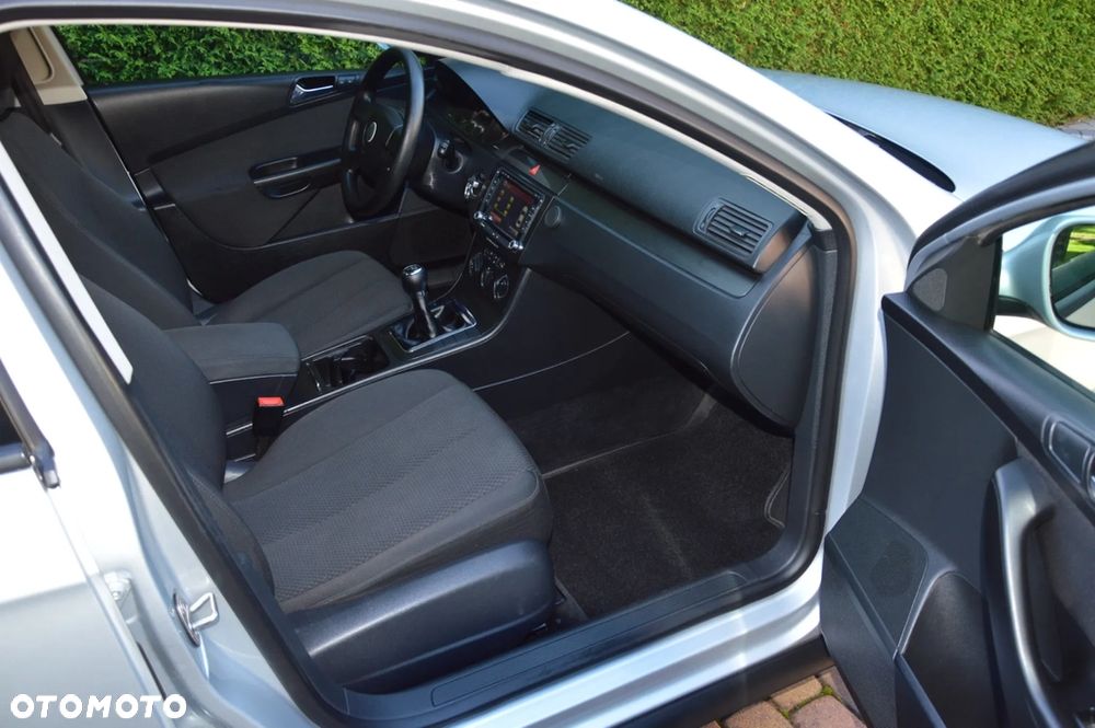 Volkswagen Passat 1.6 Trendline - 9