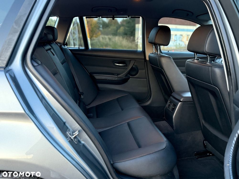 BMW Seria 3 320d - 25