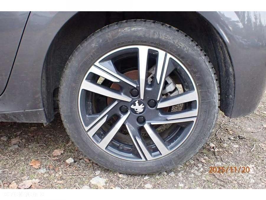 Peugeot 208 - 19