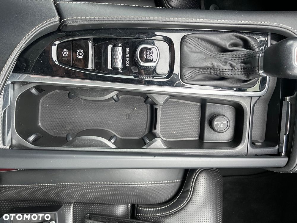 Volvo S90 D4 AWD Geartronic Inscription - 27