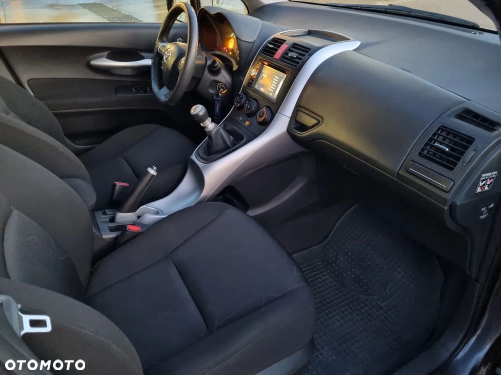 Toyota Auris 1.6 2010 - 12