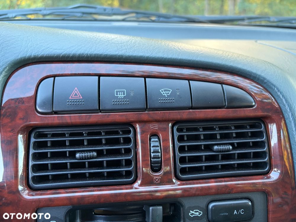 Toyota Avensis 2.0 Sol - 28