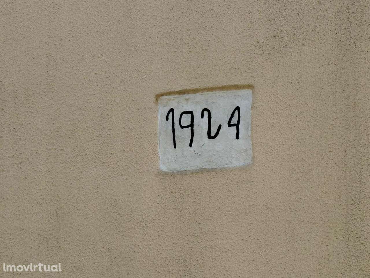 Moradia antiga com terreno, furo de agua e painéis solares aquecimento - Grande imagem: 2/34