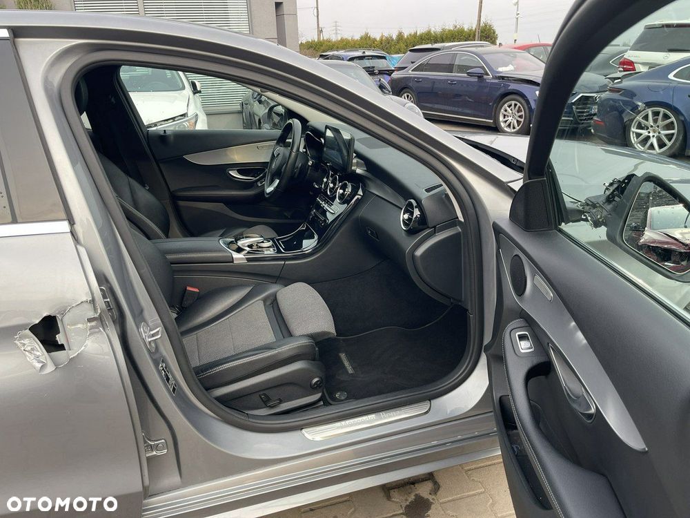 Mercedes-Benz Klasa C 220 d 4Matic 9G-TRONIC AMG Line - 6