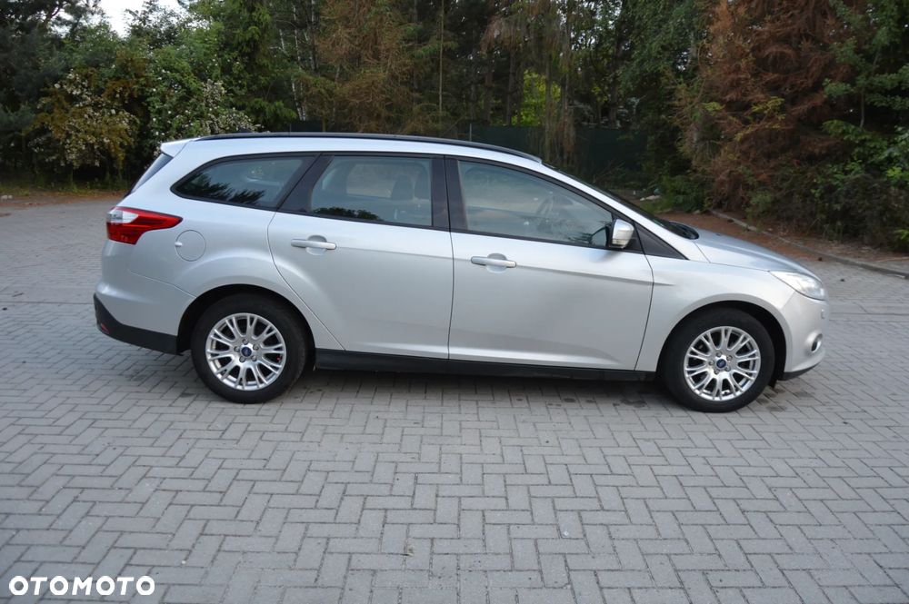 Ford Focus 1.6 TDCi DPF SYNC Edition - 9