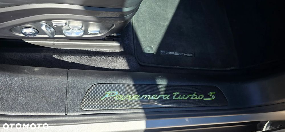 Porsche Panamera Turbo S - 24