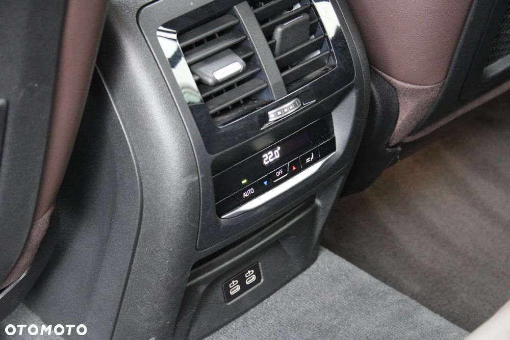 BMW iX3 - 27