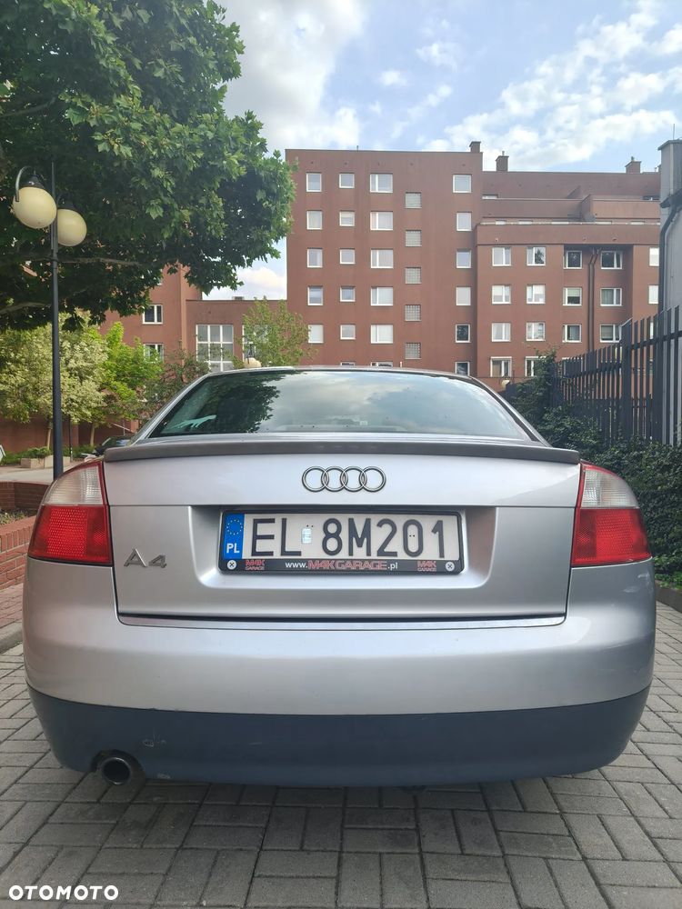 Audi A4 Limousine - 4