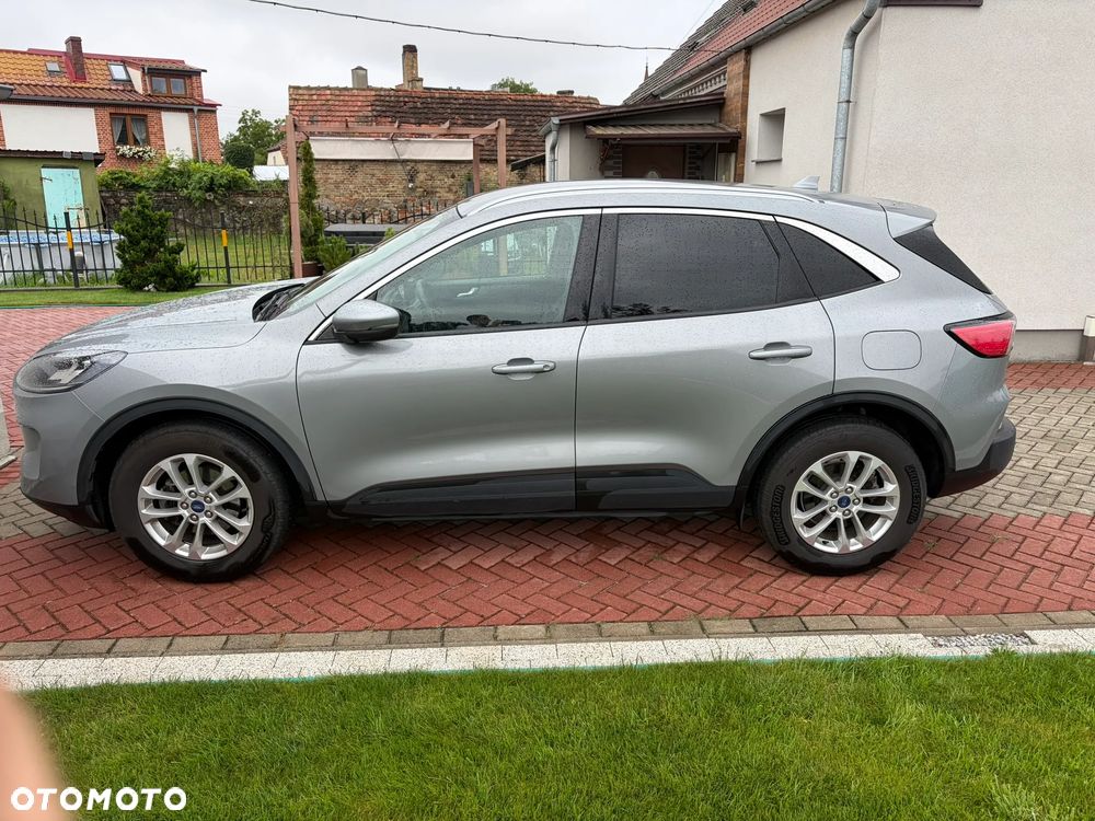 Ford Kuga - 1