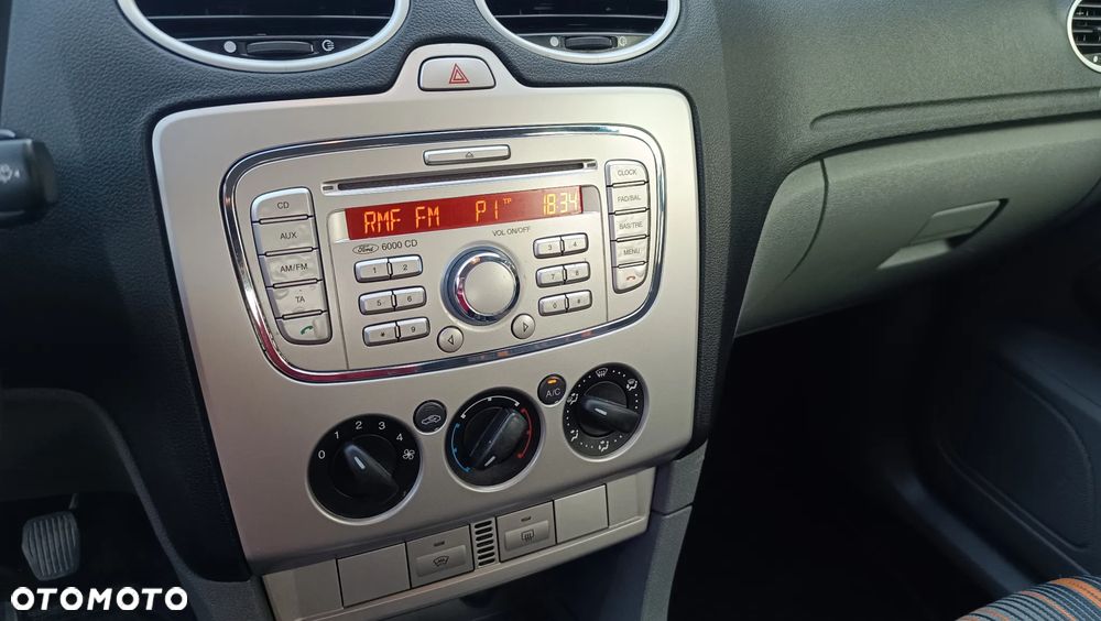 Ford Focus 1.6 16V Style+ - 29