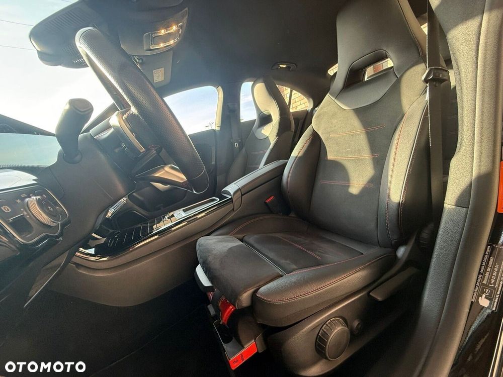 Mercedes-Benz CLA - 9