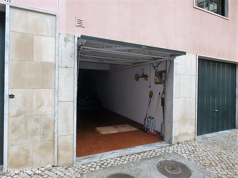 Garagem de 44 m² para 3 viaturas em Massamá – Excelente Investimento - Grande imagem: 5/22