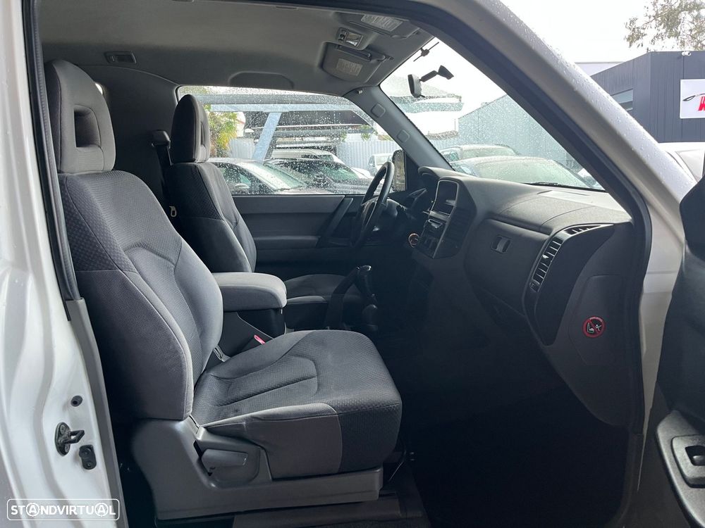 Mitsubishi Pajero 3.2 DI-D GLS - 42