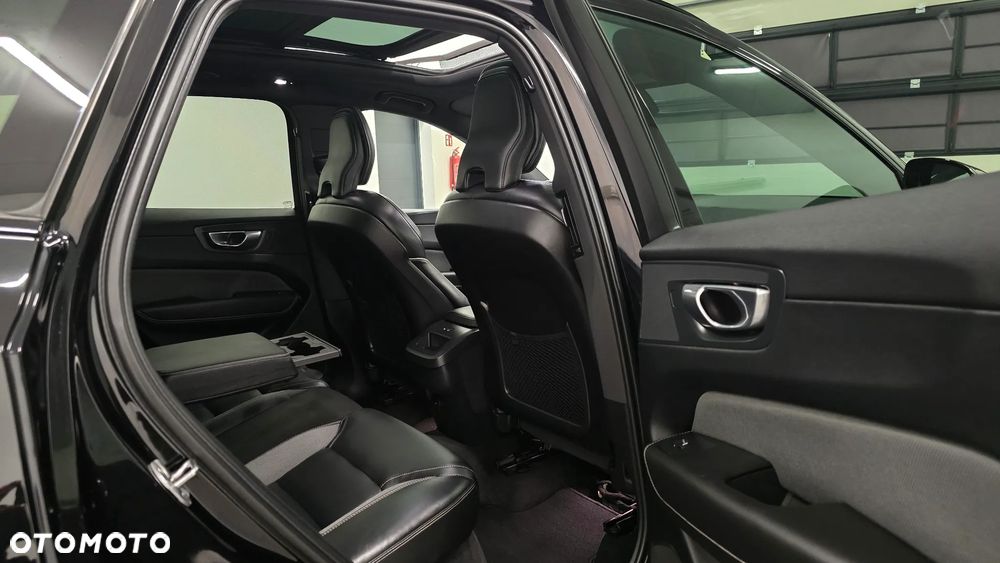 Volvo XC 60 B4 D Plus Dark - 5