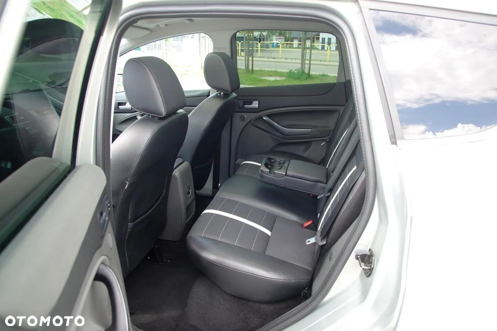 Ford Kuga 2.0 TDCi 2x4 Titanium - 23