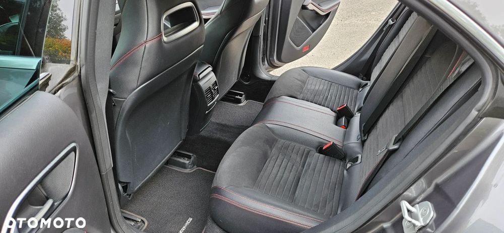Mercedes-Benz CLA 200 AMG Line - 12