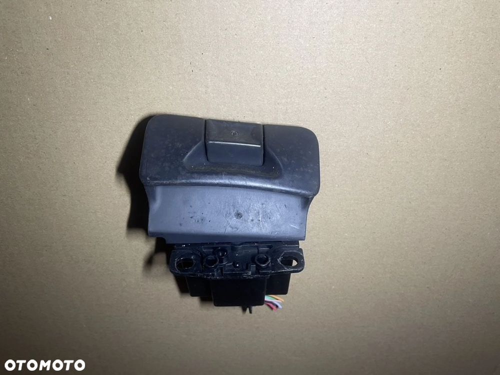 8200368609 przycisk dźwignia ręcznego renault laguna II 2