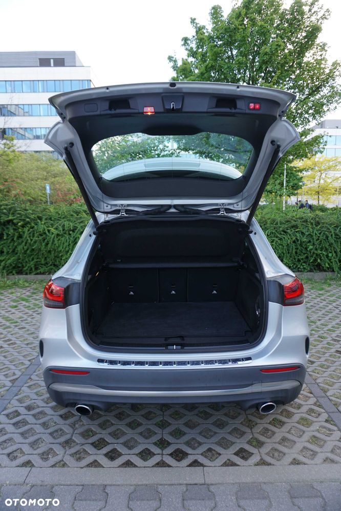Mercedes-Benz GLA - 9
