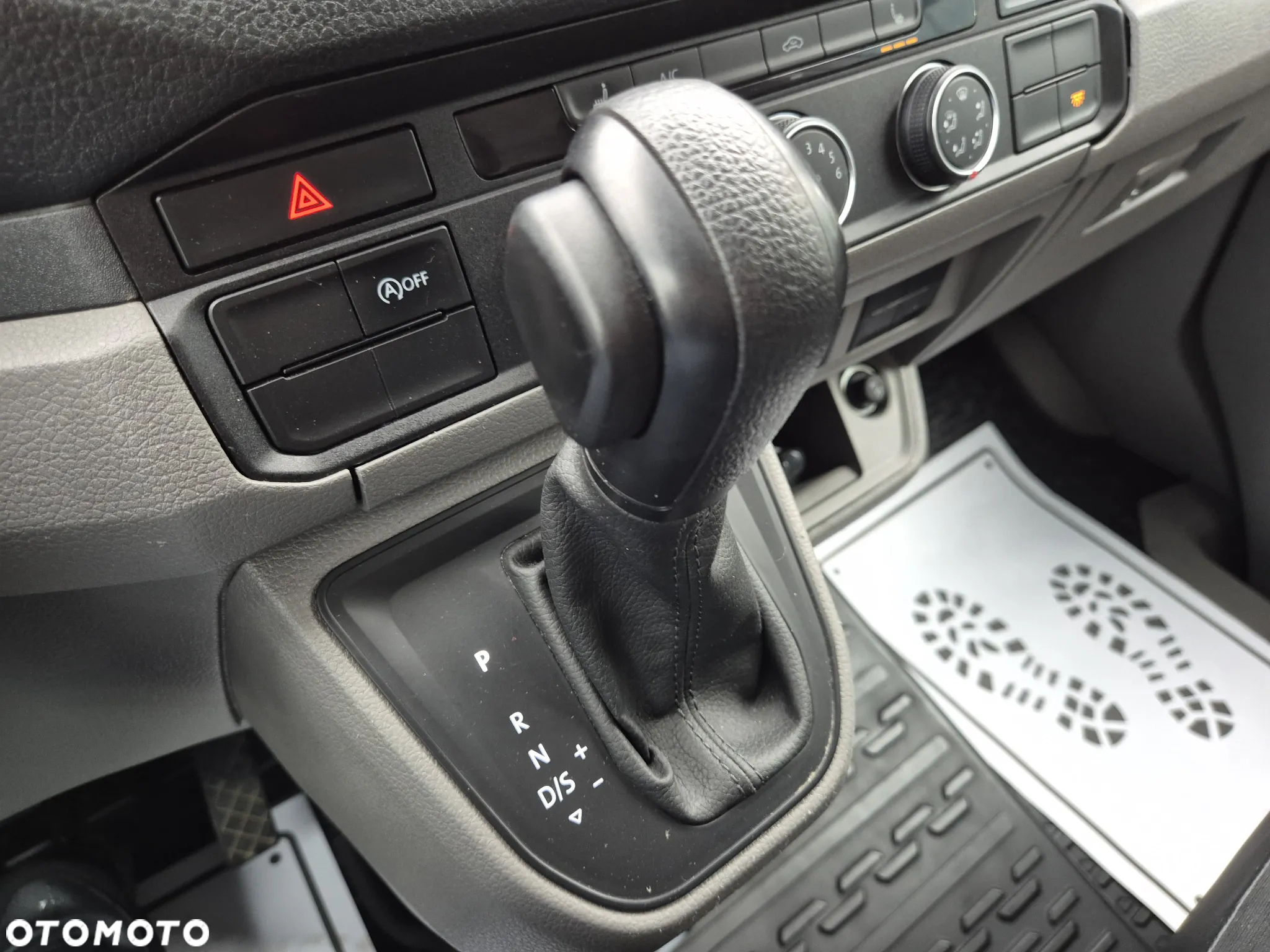 MAN TGE 3.180 DSG 4Motion / 4X4 / CHŁODNIA MITSUBISHI / WINDA ZEPRO 750KG / WEBASTO / BEZWYPADKOWY / 8 EUROPALET / STAN IDEALNY / RZADKOŚĆ NA RYNKU! - 30