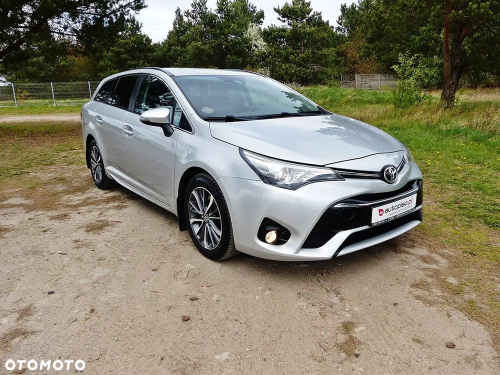 Toyota Avensis 2.0 D-4D Premium - 3