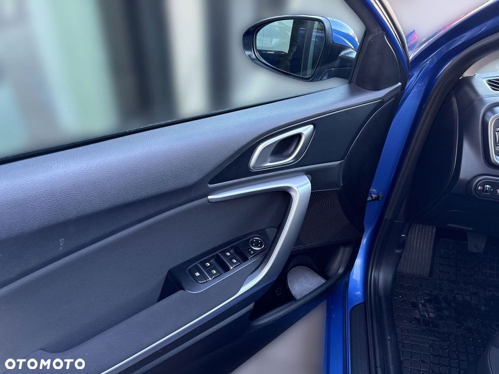 Kia Ceed - 10