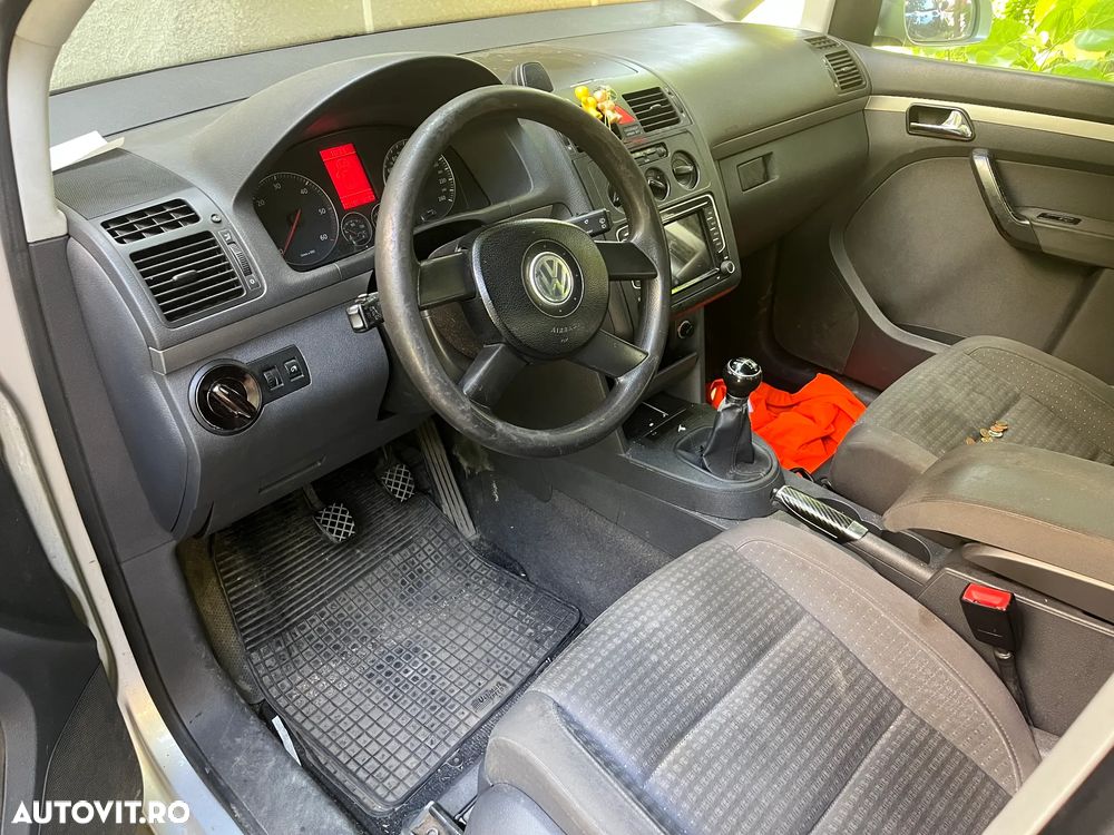 Dezmembrez VW Volkswagen Touran 2005 gri argintiu 2.0 TDI 7 locuri - 4
