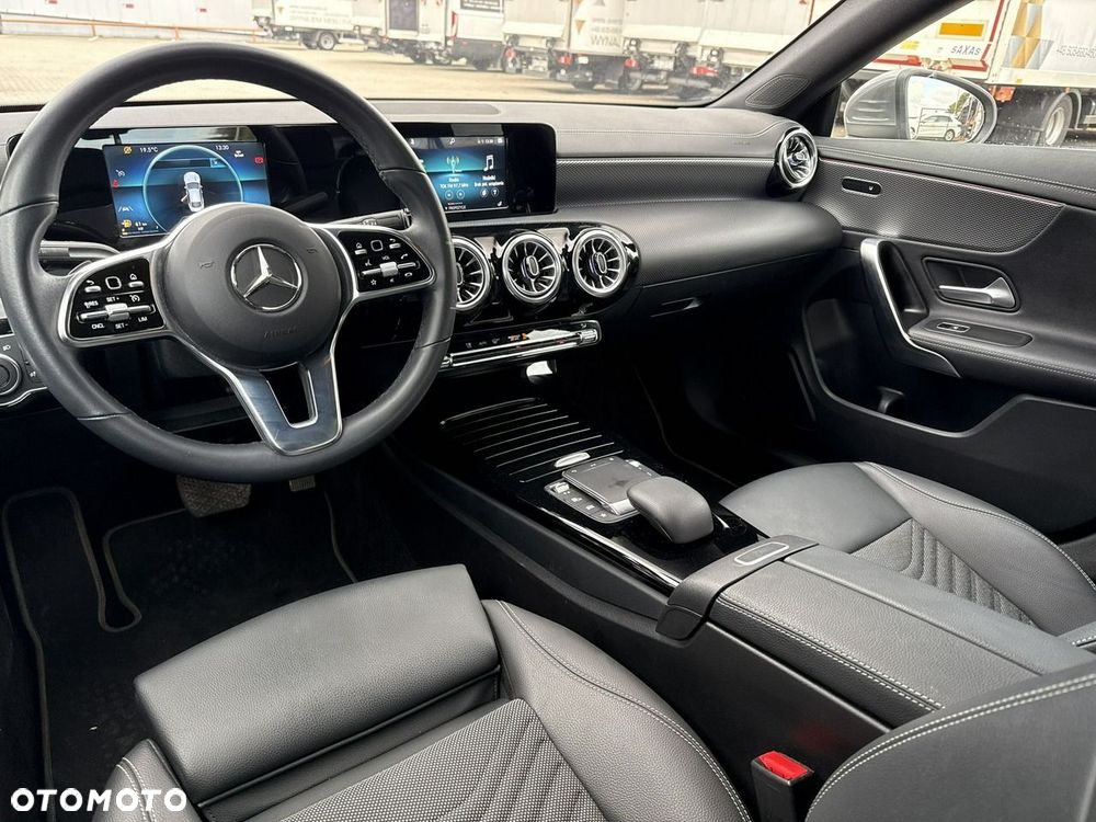 Mercedes-Benz CLA 180 7G-DCT Entry - 13