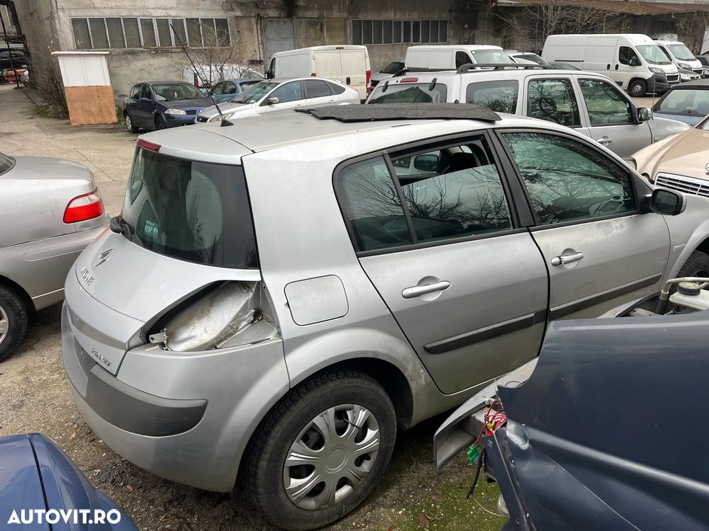 Dezmembrez Renault Megane II non facelift gri argintiu 1,6 16v benzina 2004 - 4
