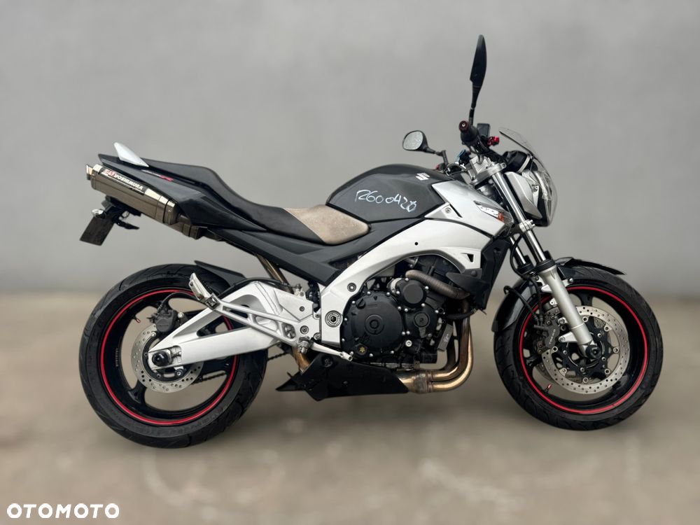 Suzuki GSR - 2