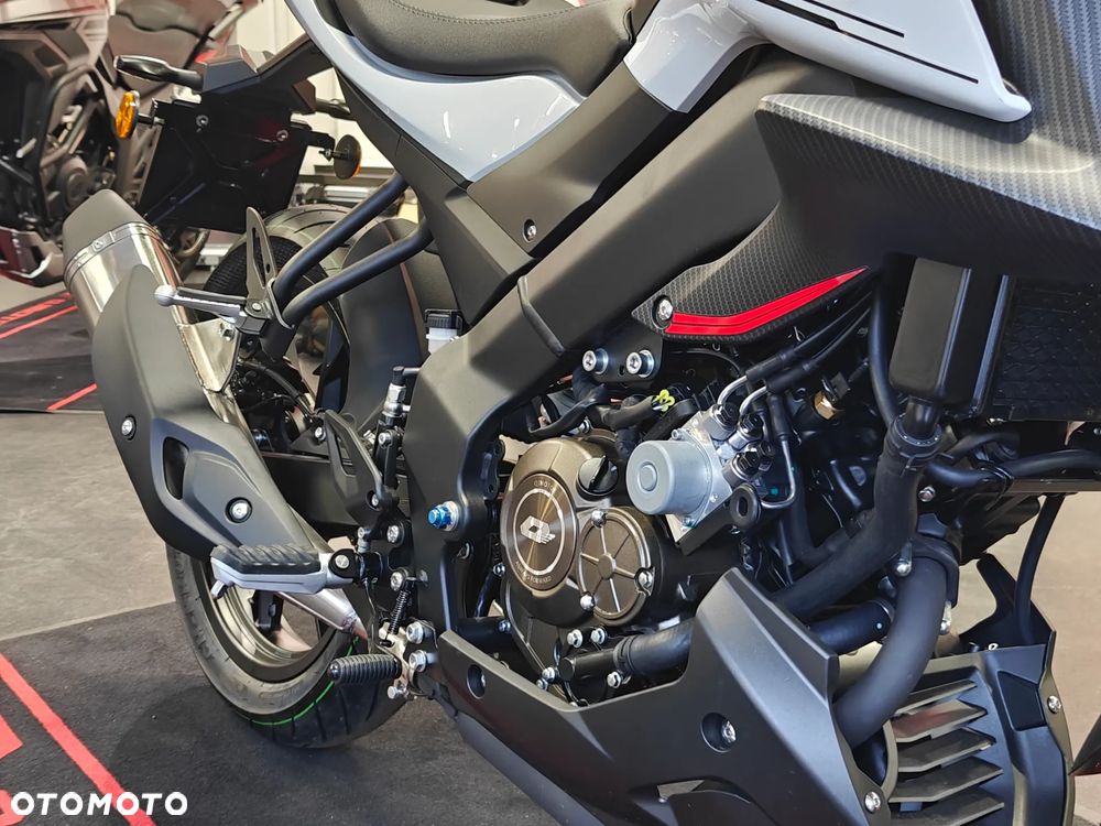 QJMOTOR SRK 125S - 2
