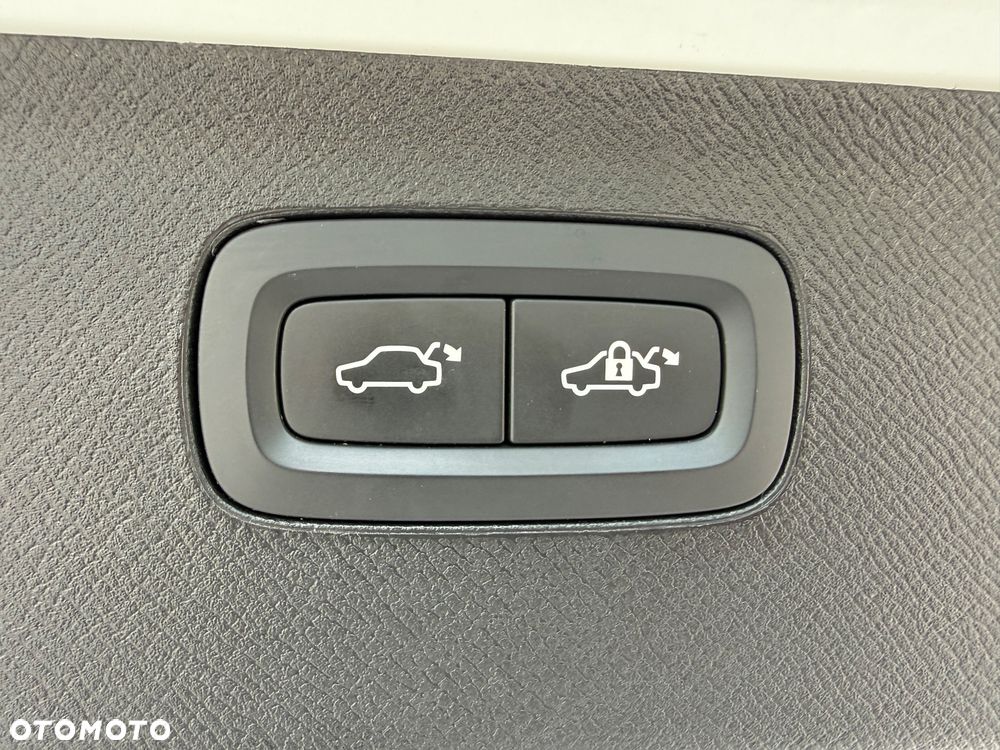 Volvo XC 90 B5 D AWD Geartronic Momentum Pro - 22