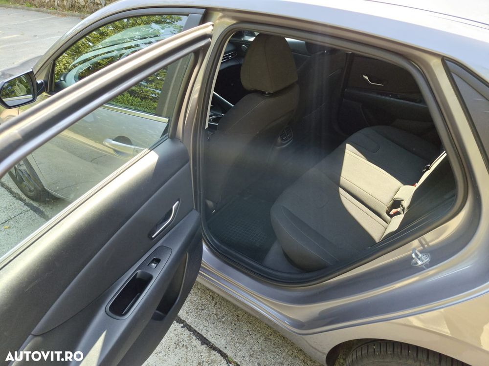 Hyundai Elantra 1.6 l 123 CP CVT Highway - 16