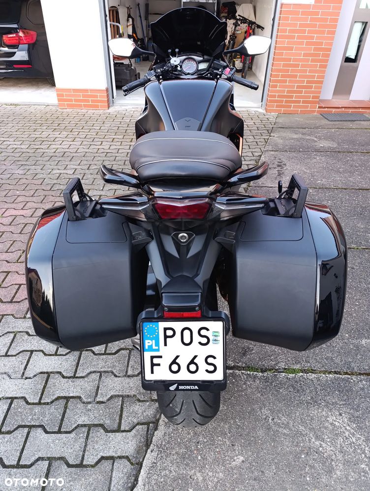 Honda VFR - 3