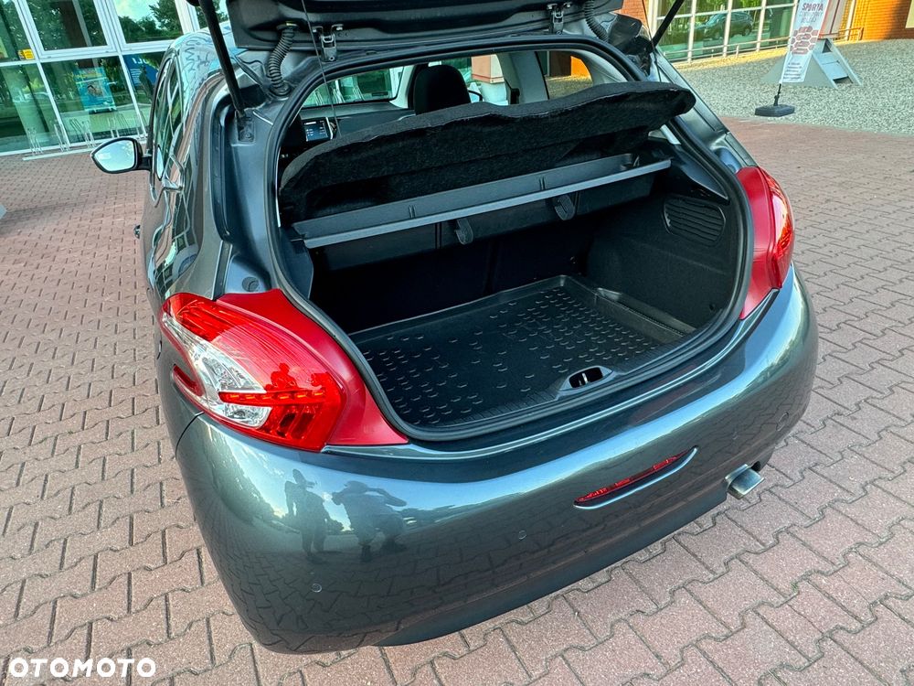 Peugeot 208 - 28