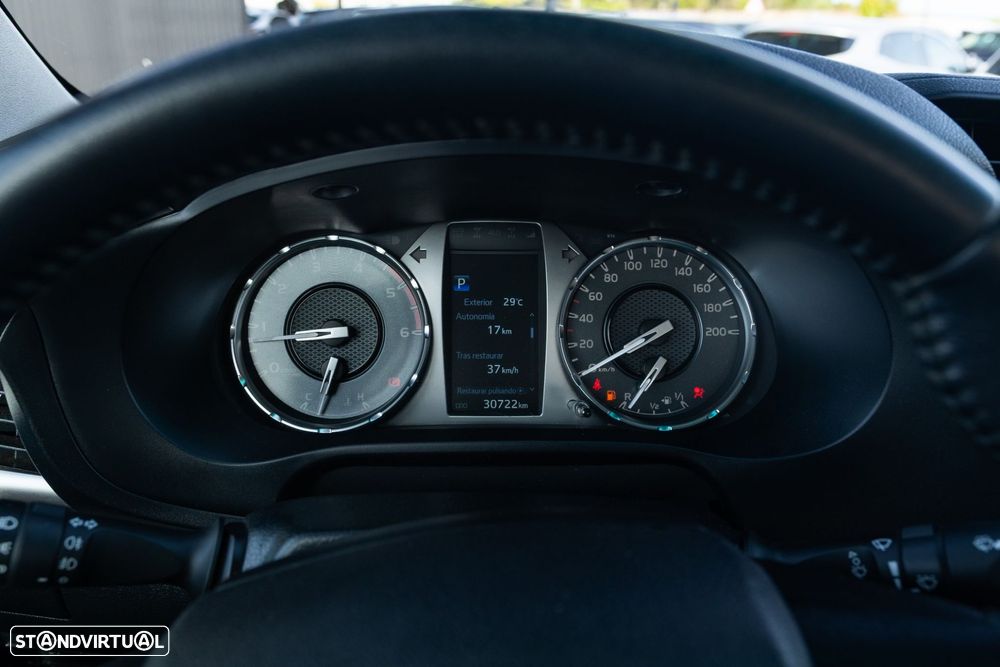 Toyota Hilux 2.4 D-4D 4WD CD Tracker S CA - 13