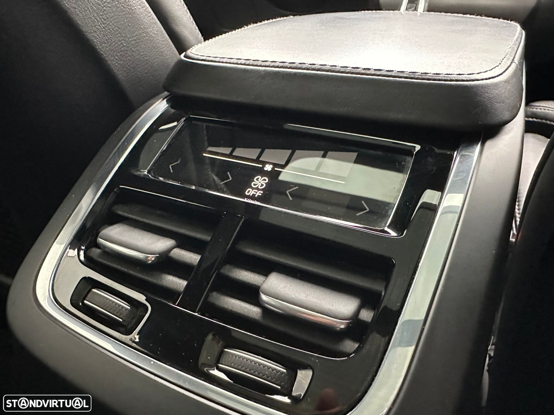 Volvo XC 90 2.0 T8 PHEV R-Design AWD - 38