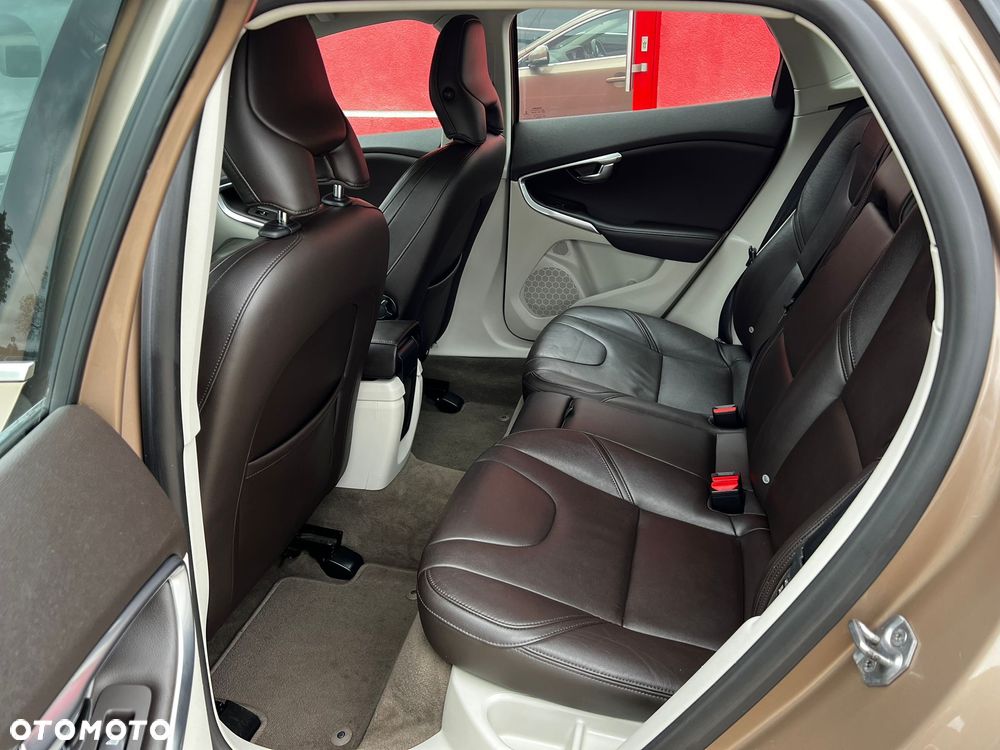 Volvo V40 D2 Summum - 22