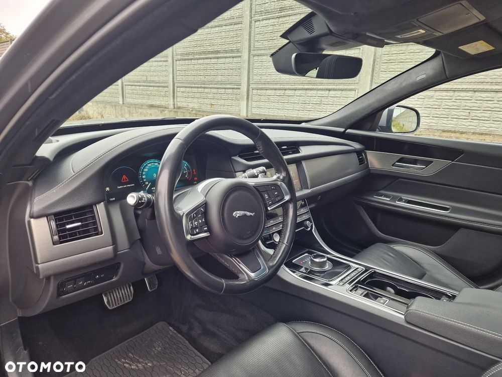 Jaguar XF 20d Sportbrake R-Sport - 8