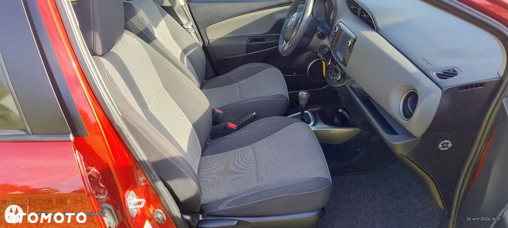 Toyota Yaris Hybrid 100 Premium - 33