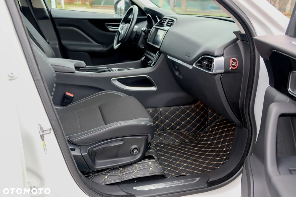 Jaguar F-Pace 20d AWD R-Sport - 21