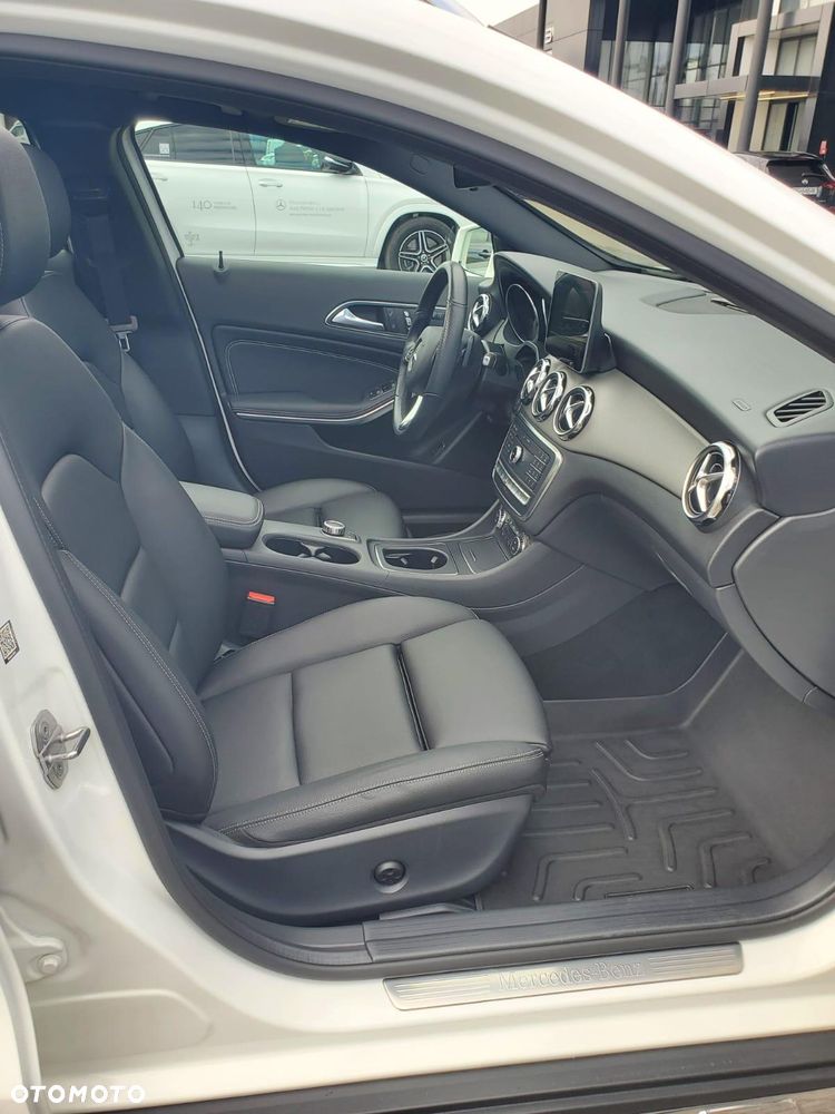 Mercedes-Benz GLA 250 4Matic 7G-DCT AMG Line - 16